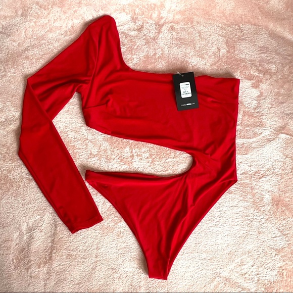 NWT Fashion Nova One Shoulder Cut Out Bodysuit Red - Picture 2 of 5
